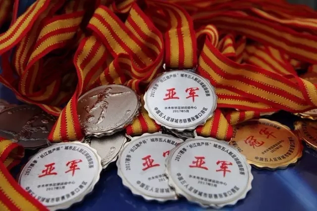热血拉锯！凉山主场2:2战平自贡，足球激情燃烧的背后！